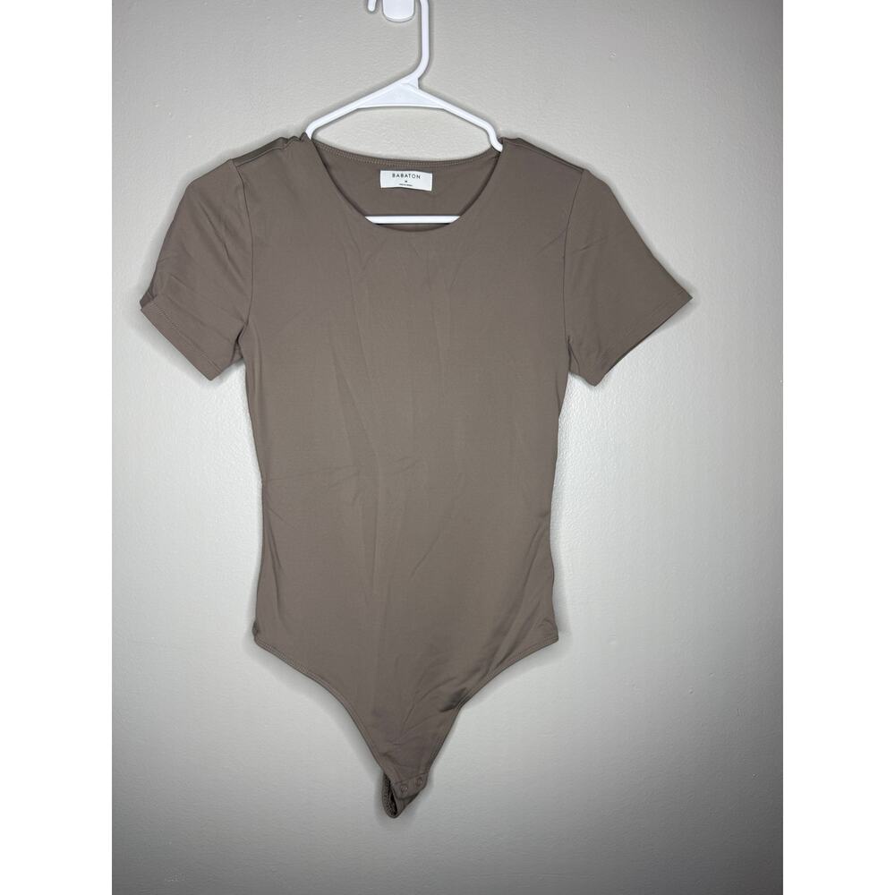 Babaton Taupe Short Sleeve Bodysuit Size Medium Aritzia Basic Fitted Stretch Top - Picture 2 of 7